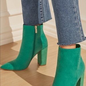 Gorgeous green booties with gold accents - perfect for summer!